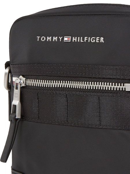 Tommy Hilfiger Elevated Metal Logo Small Reporter Bag - black (BDS)