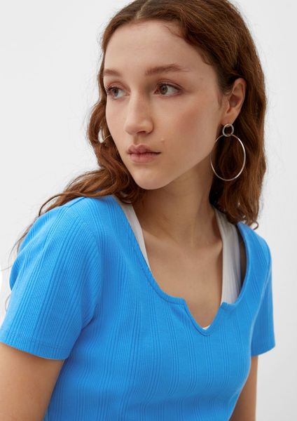 Q/S designed by T-shirt with a notch neckline - blue (5547)