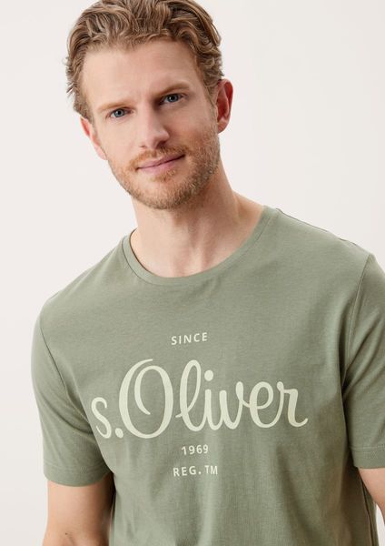 s.Oliver Red Label Regular fit : T-shirt avec logo imprimé - vert (7814)