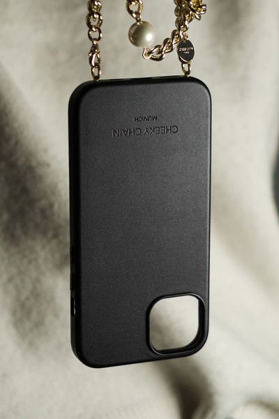 Cheeky Chain Handyhülle Iphone 14 Pro - vegan leather - schwarz (black )